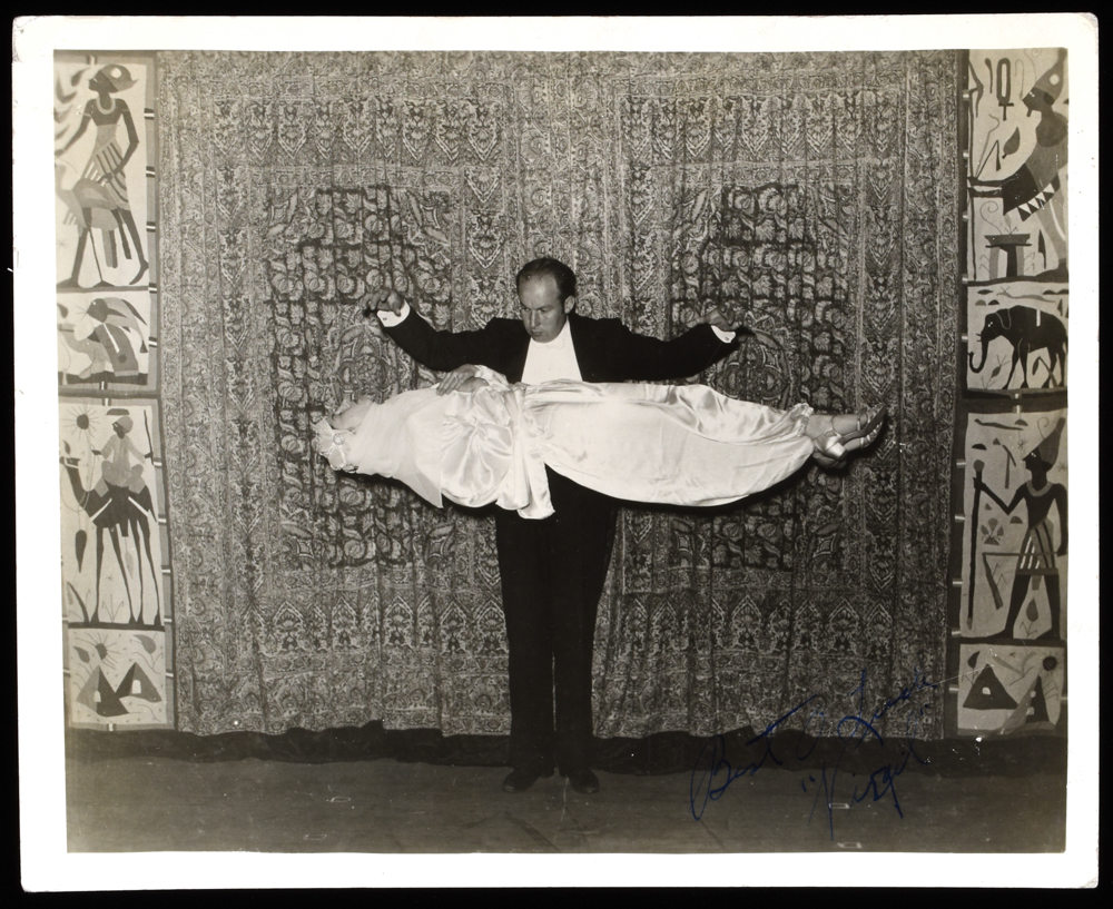 Virgil Photograph Signed Quicker than the Eye